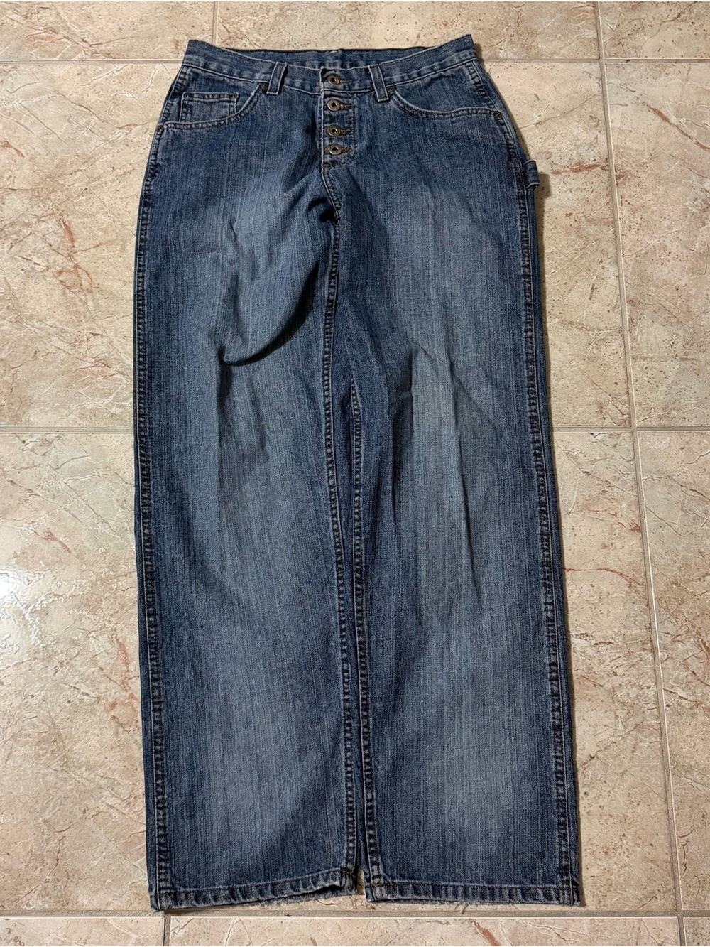 Baggy Riveted by Lee blue denim jeans with a relaxed fit, button fly.